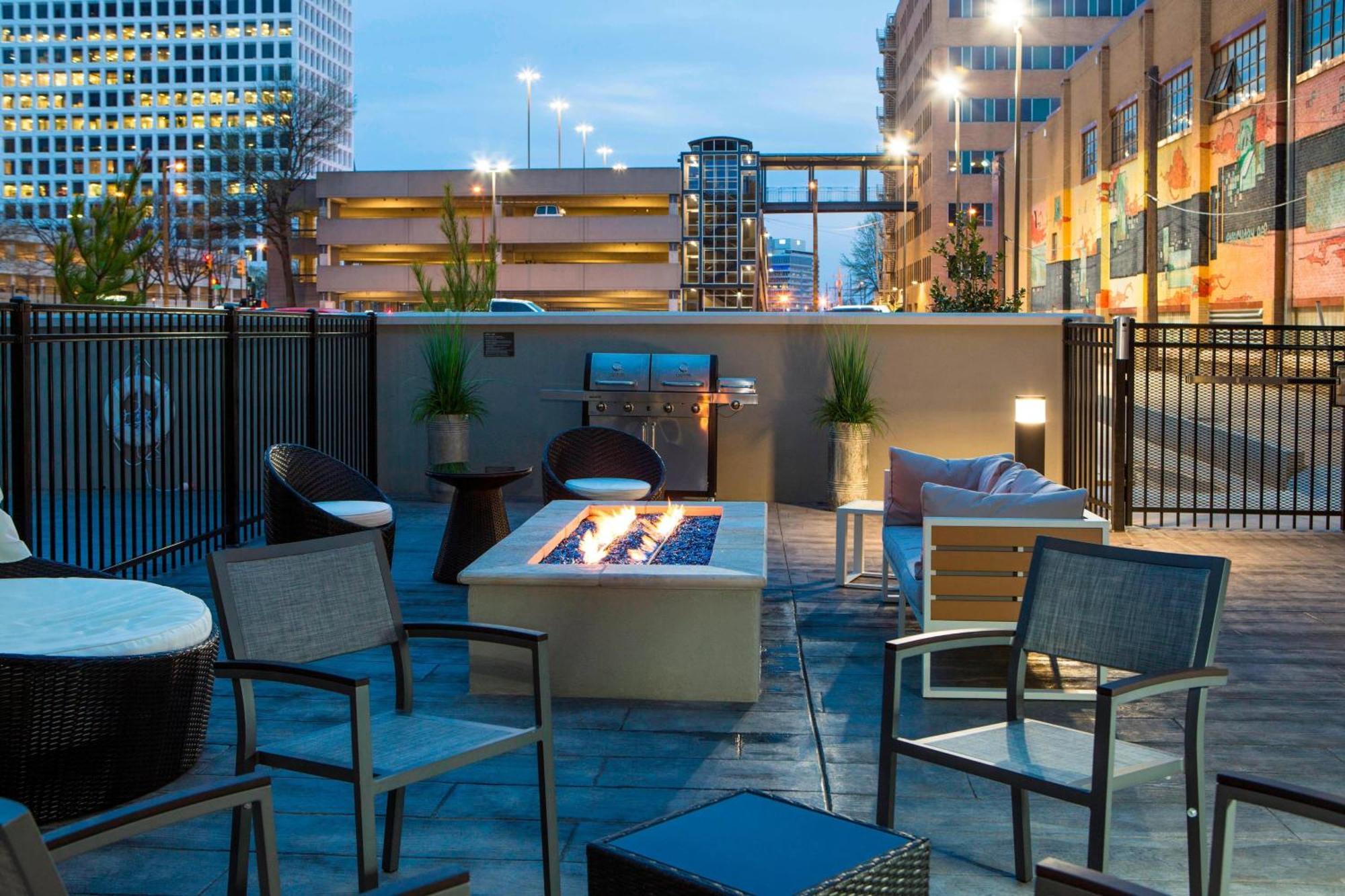 Residence Inn By Marriott Tulsa Downtown Eksteriør billede